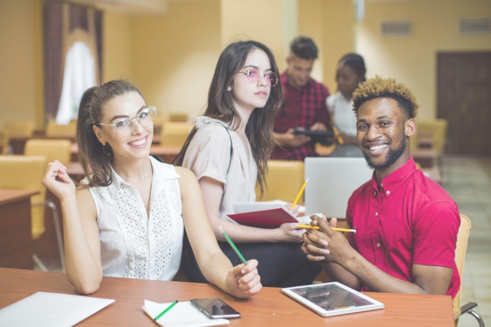 Étudiant appliquant des techniques d'optimisation d'apprentissage